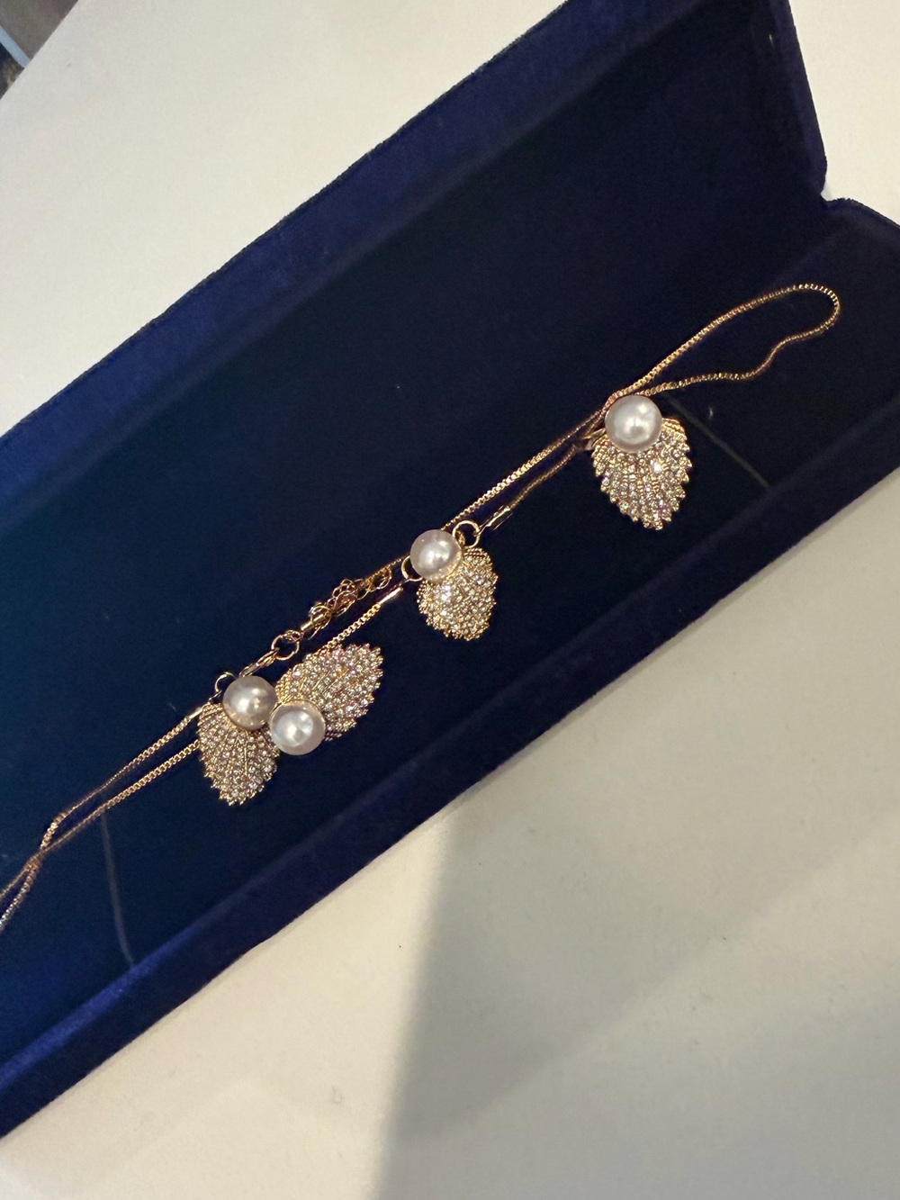 Brand New 3 Piece Set Pearl Leaf Jewelry Set Gold NEVER USED
